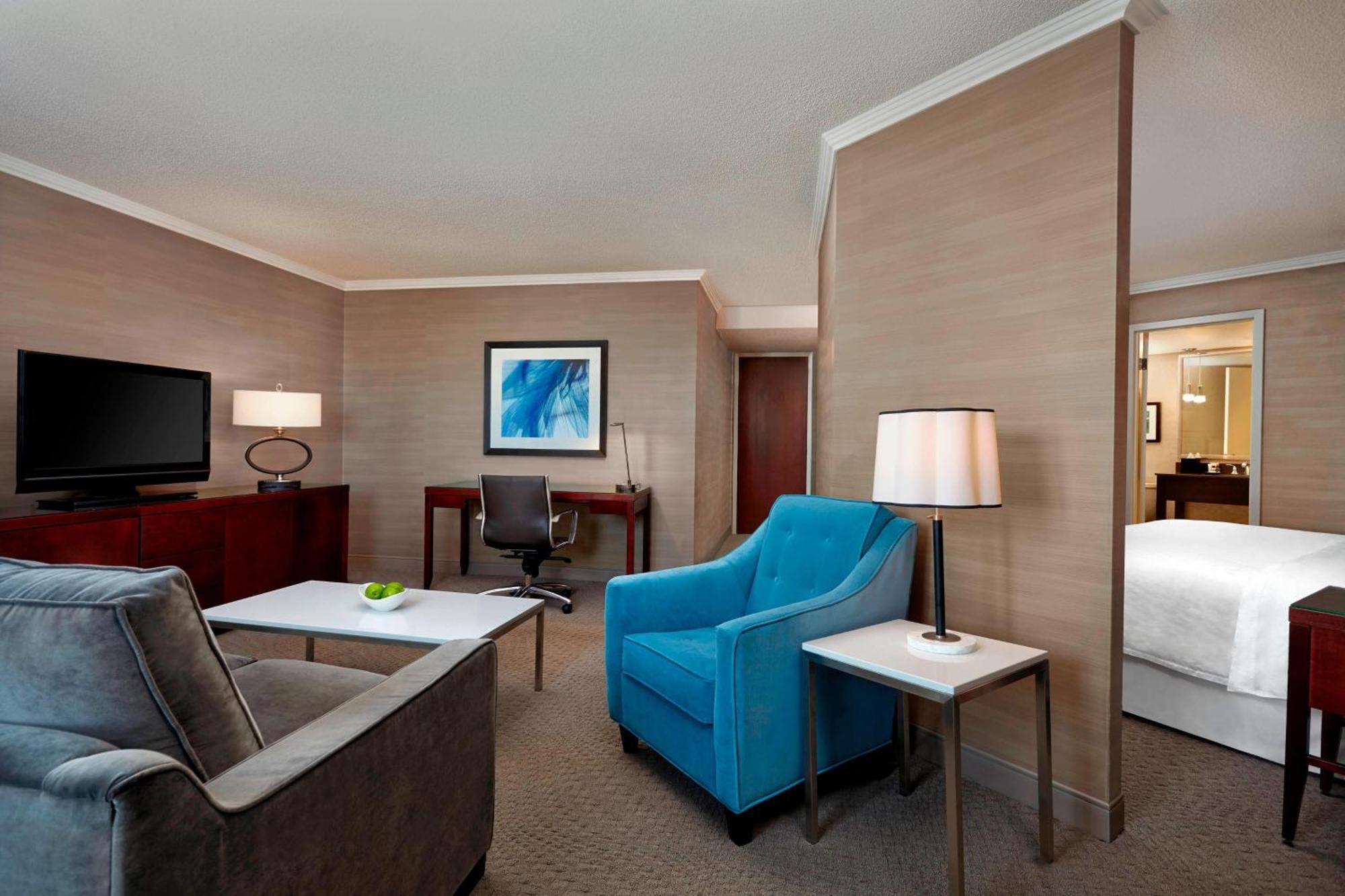 Sheraton Cavalier Calgary Hotel YYC Exterior foto