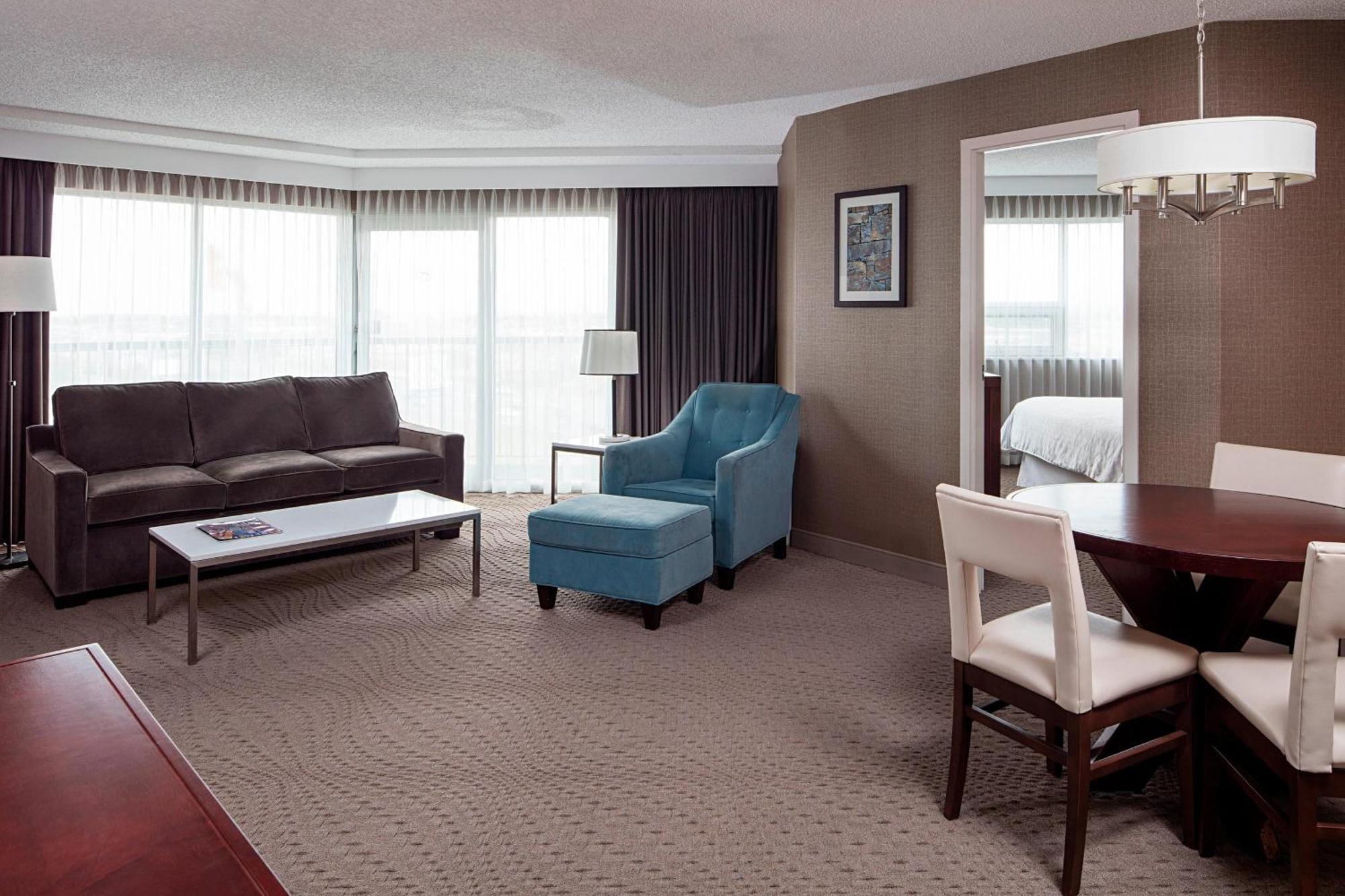 Sheraton Cavalier Calgary Hotel YYC Exterior foto