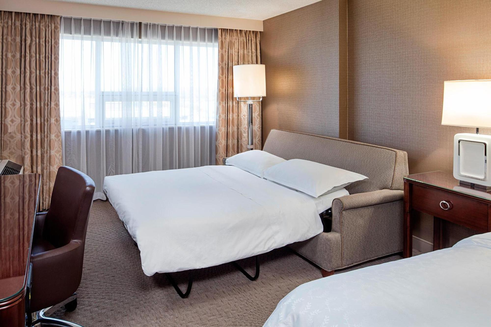 Sheraton Cavalier Calgary Hotel YYC Exterior foto